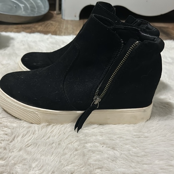 Old Navy. Worn once. Size 8 - Picture 3 of 3